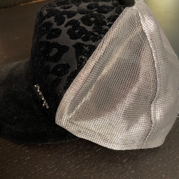 Black leopard velvet Roxy baseball hat - Picture 2 of 3